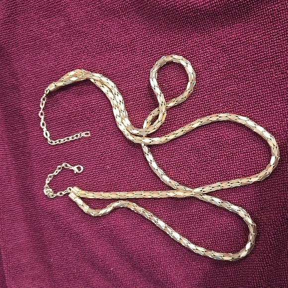 Vintage Heavy SNAKE Like Antique Gold Tone Metal Necklace. - Picture 5 of 5